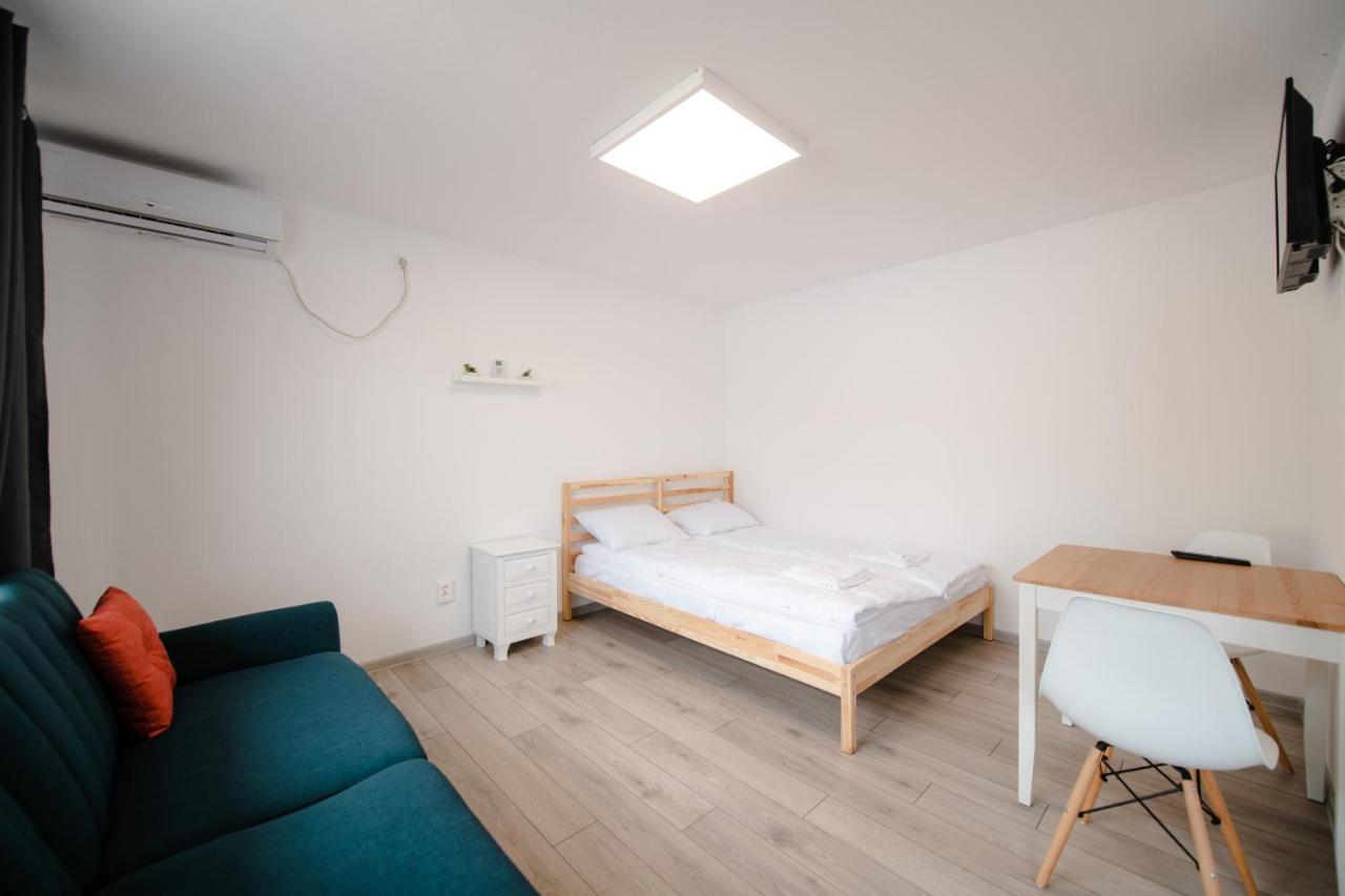 Pixel Guesthouse Tîrgu Secuiesc エクステリア 写真