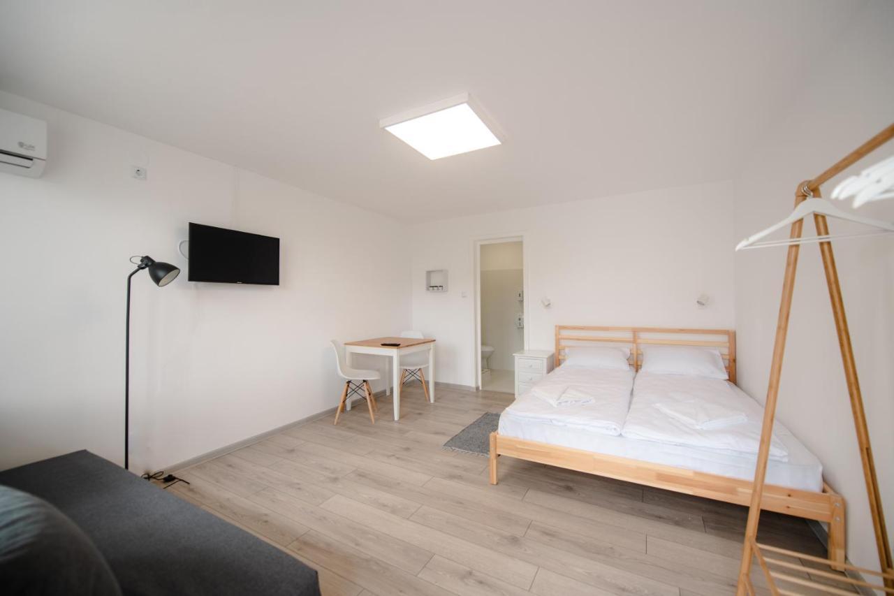 Pixel Guesthouse Tîrgu Secuiesc エクステリア 写真