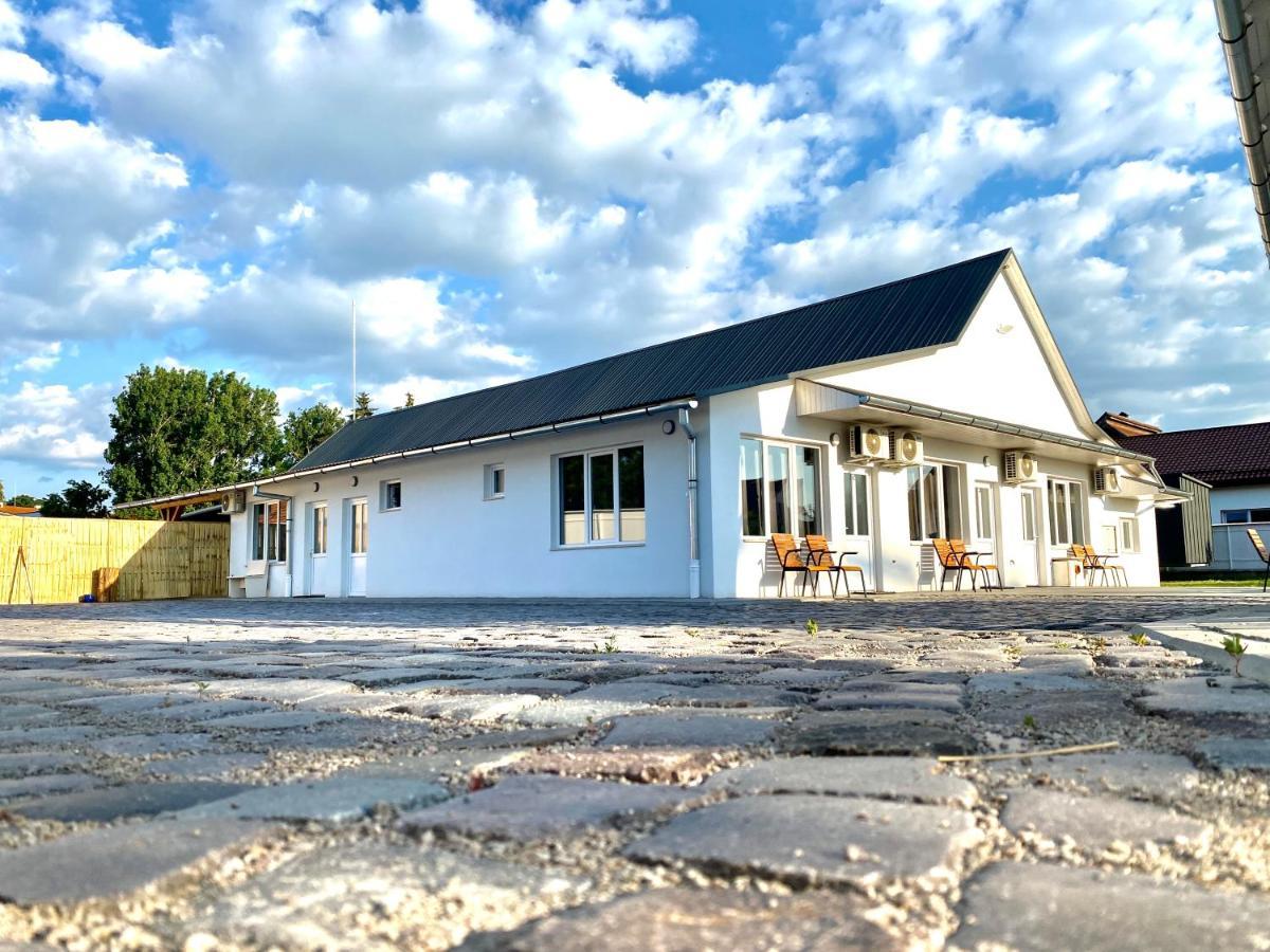 Pixel Guesthouse Tîrgu Secuiesc エクステリア 写真