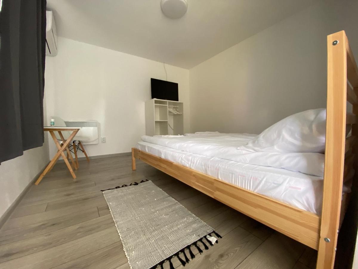 Pixel Guesthouse Tîrgu Secuiesc エクステリア 写真