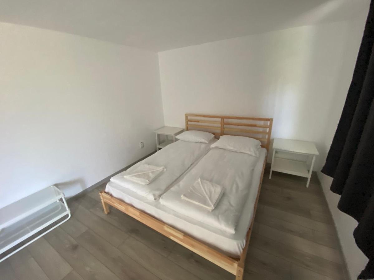 Pixel Guesthouse Tîrgu Secuiesc エクステリア 写真