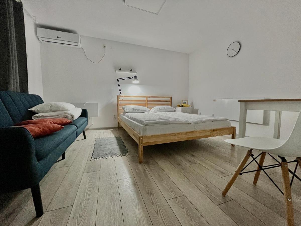 Pixel Guesthouse Tîrgu Secuiesc エクステリア 写真