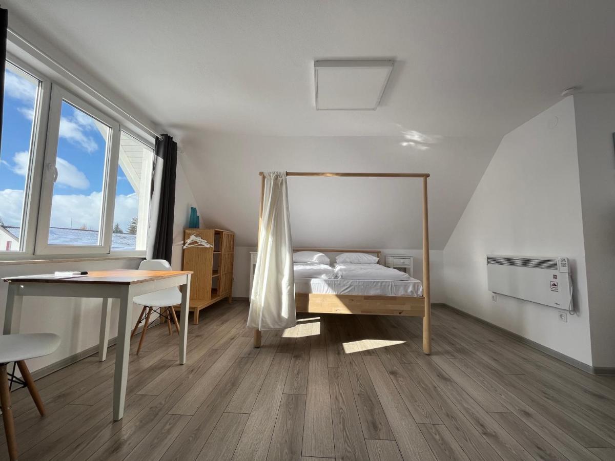 Pixel Guesthouse Tîrgu Secuiesc エクステリア 写真