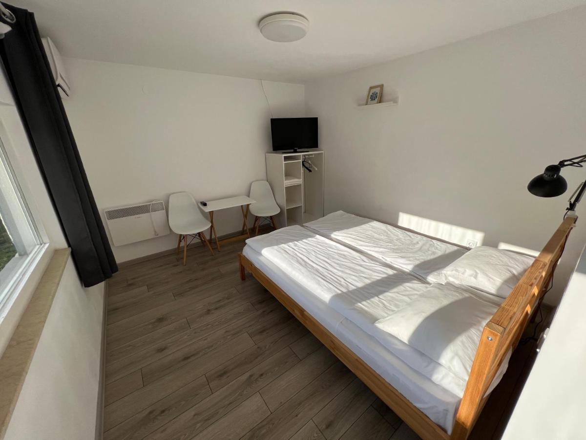 Pixel Guesthouse Tîrgu Secuiesc エクステリア 写真