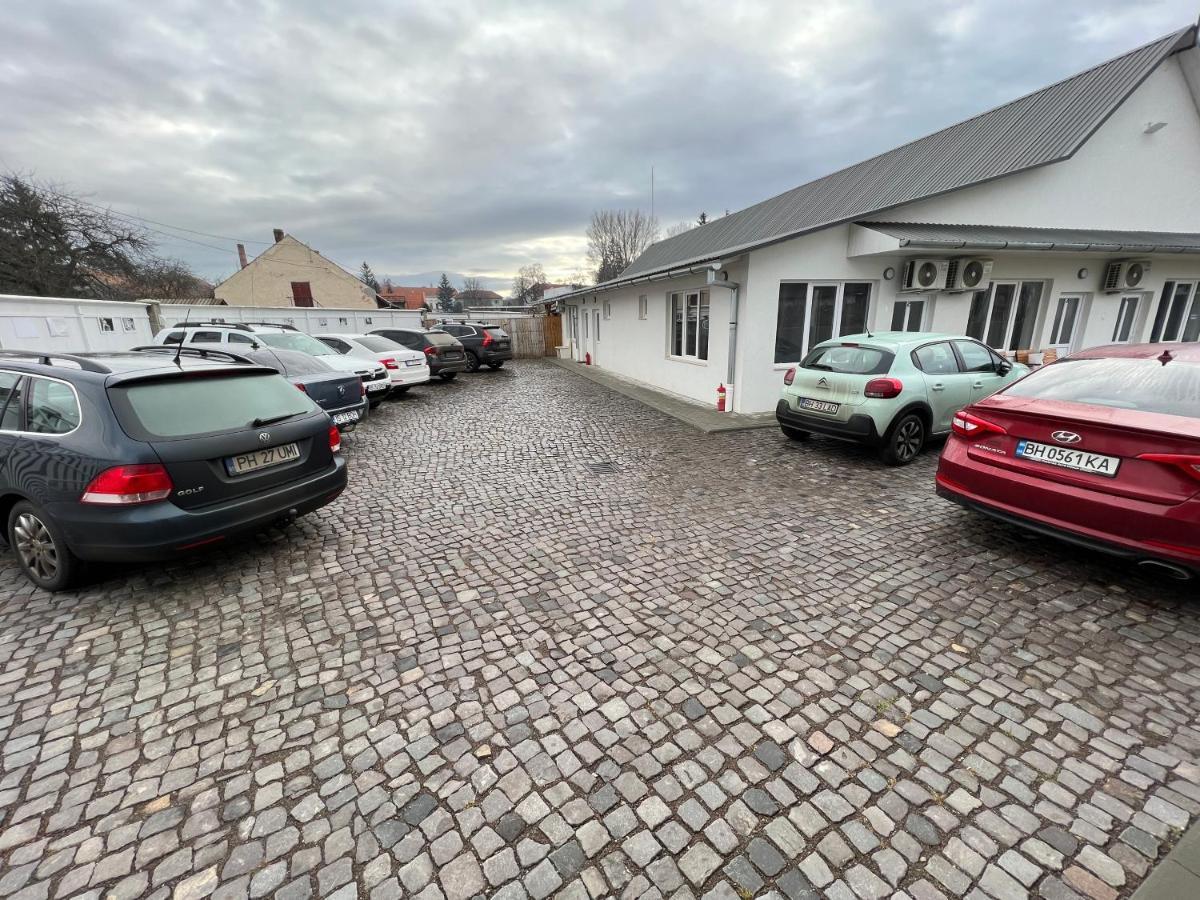 Pixel Guesthouse Tîrgu Secuiesc エクステリア 写真