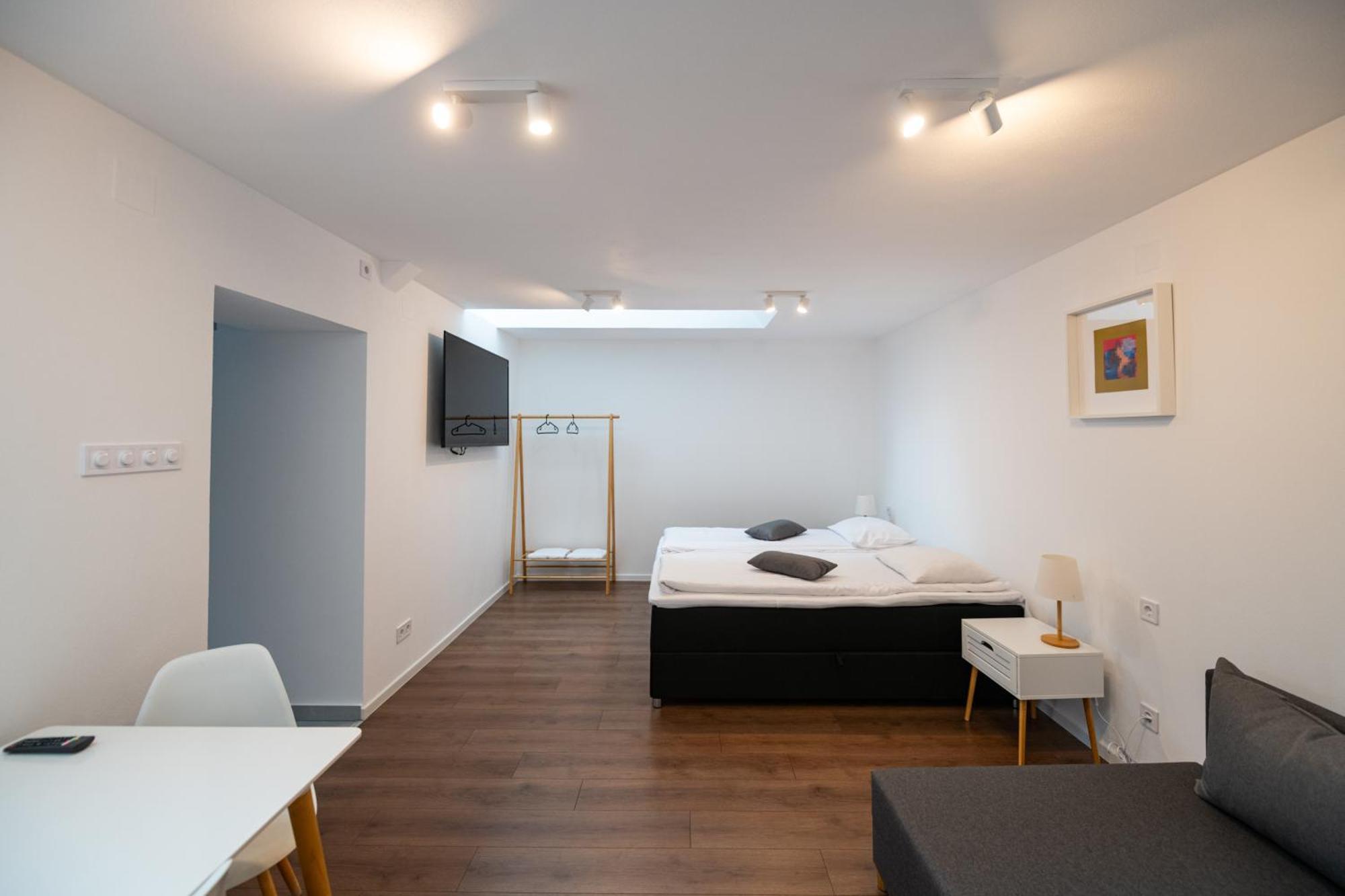Pixel Guesthouse Tîrgu Secuiesc エクステリア 写真
